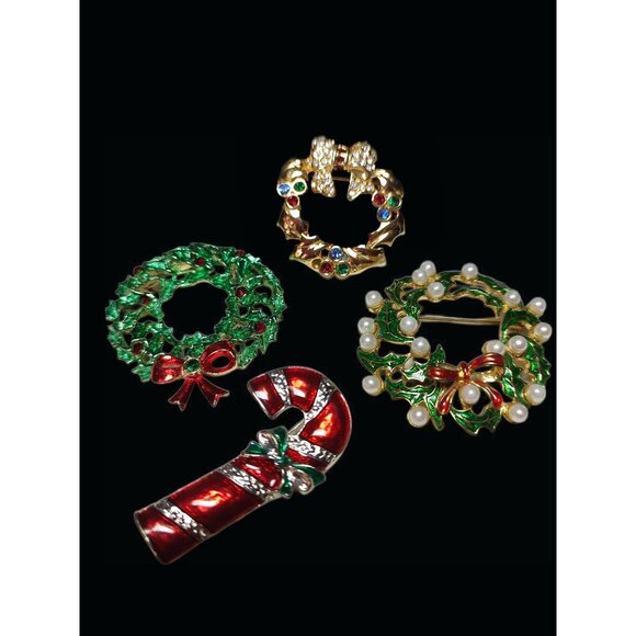 Set Of 4 Christmas Brooches: (1 Merksamer) Wreath & Candy Cane Enamel, Vintage - Picture 1 of 11